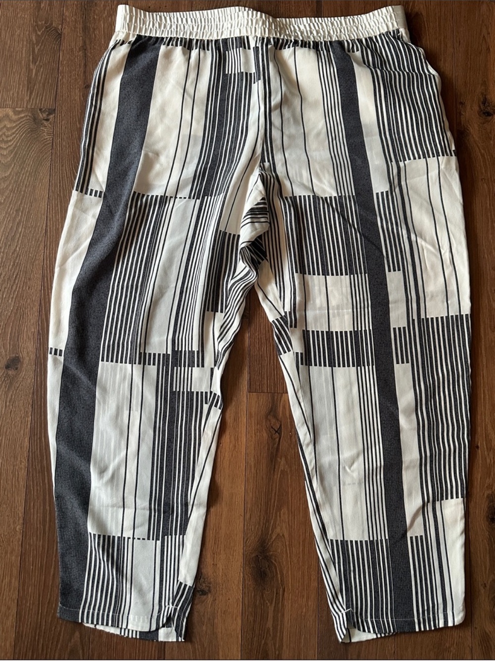 Club Monaco 100% Silk Elastic waist Pants. size 12